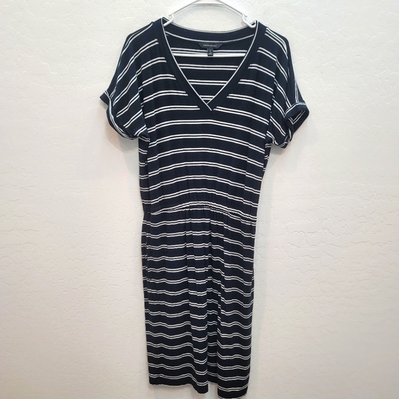 Banana Republic Dresses & Skirts - 💕 Banana Republic Blouson Dress Striped Black White V-Neck Size Small Petite